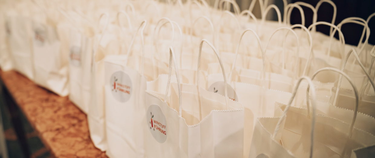 Goodie bags für alle Teilnehmer am Ende des ABF Führungskräftekongress "Wirkstoff Führung"