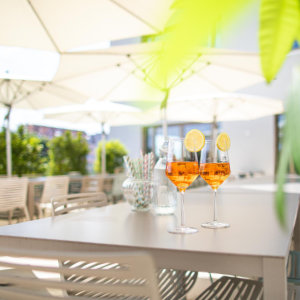 Blick auf die sonnige Dachterrasse der ABF in Fürth